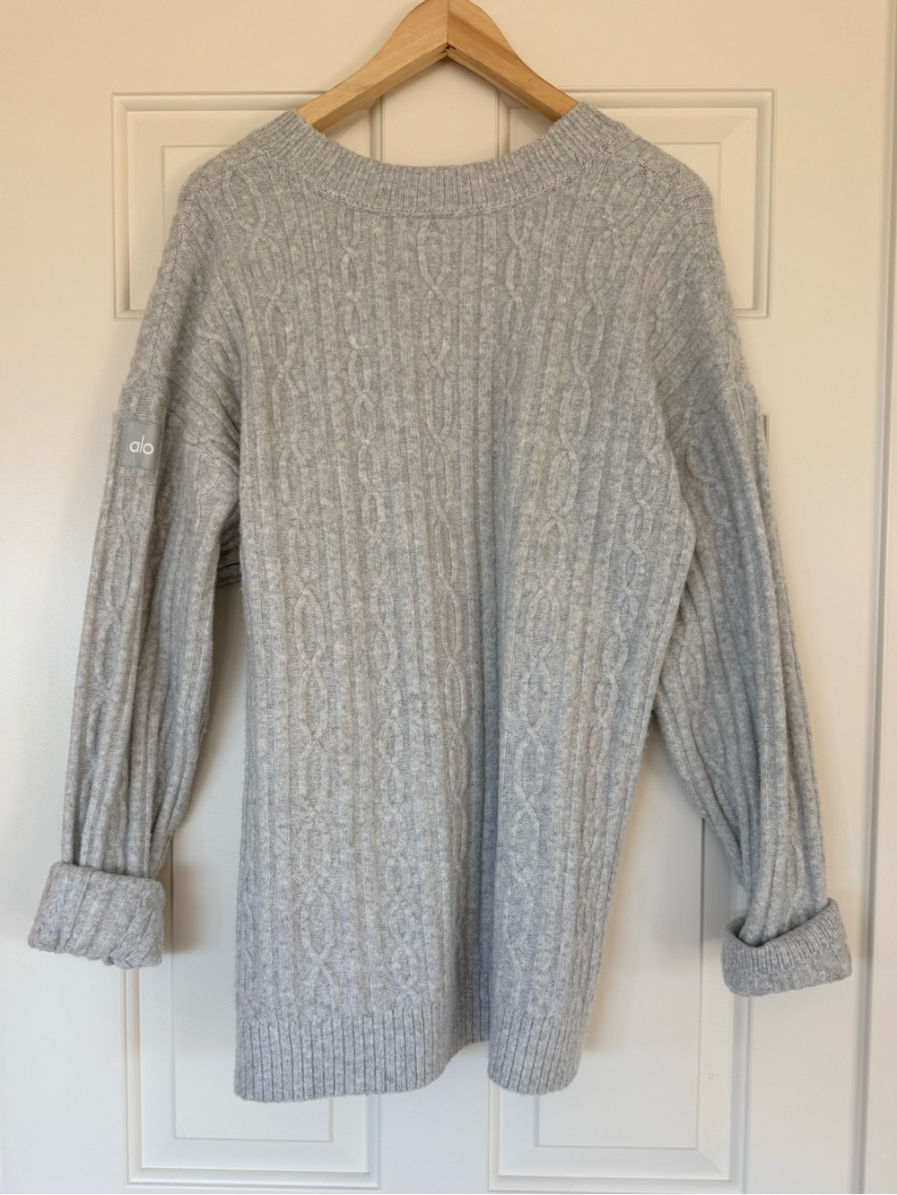 ALO Yoga Winter Bliss Cable Knit Cardigan Light Gray M - Picture 3 of 8